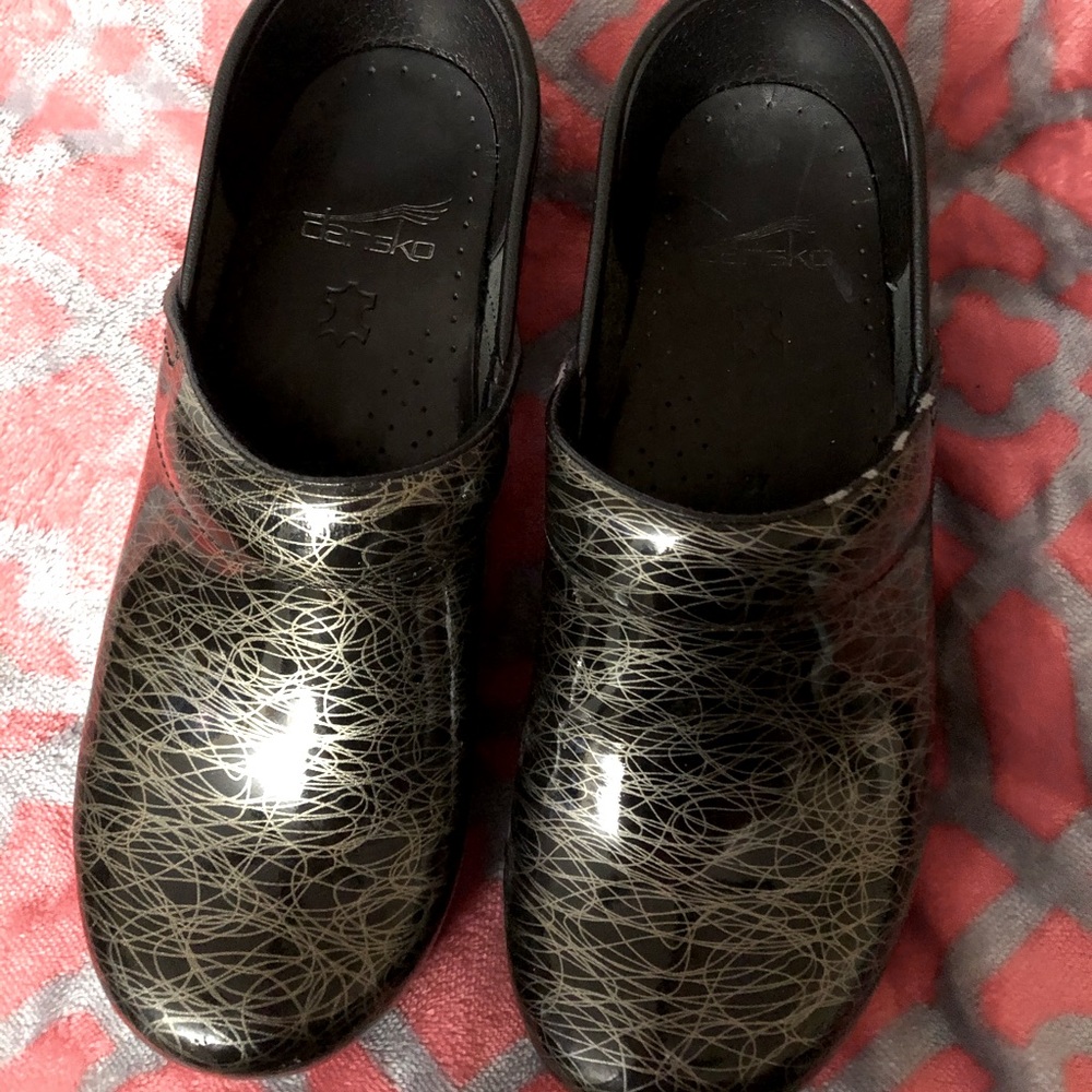 Dansko woman shoes